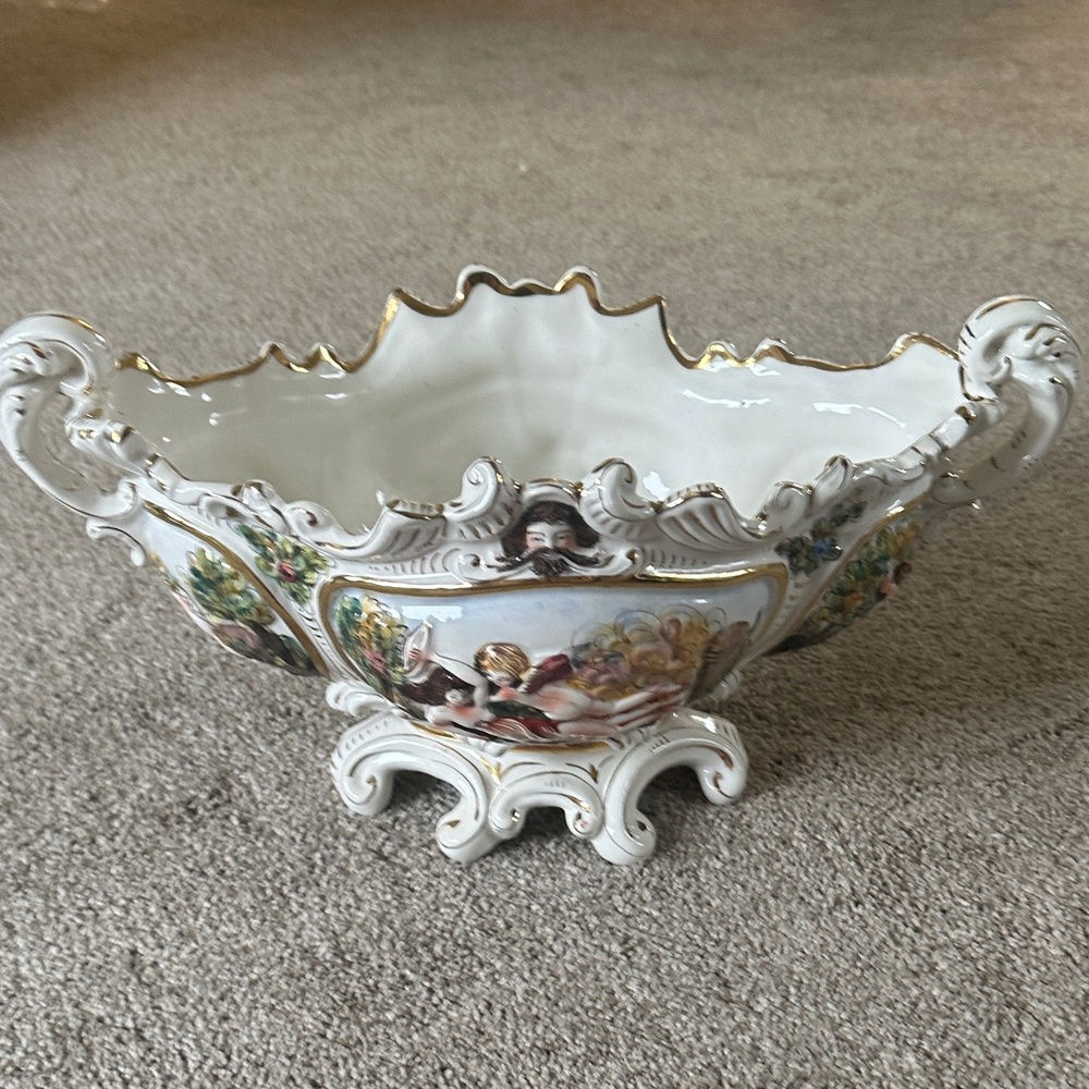 Capodimonte Bernini made in Italy center bowl